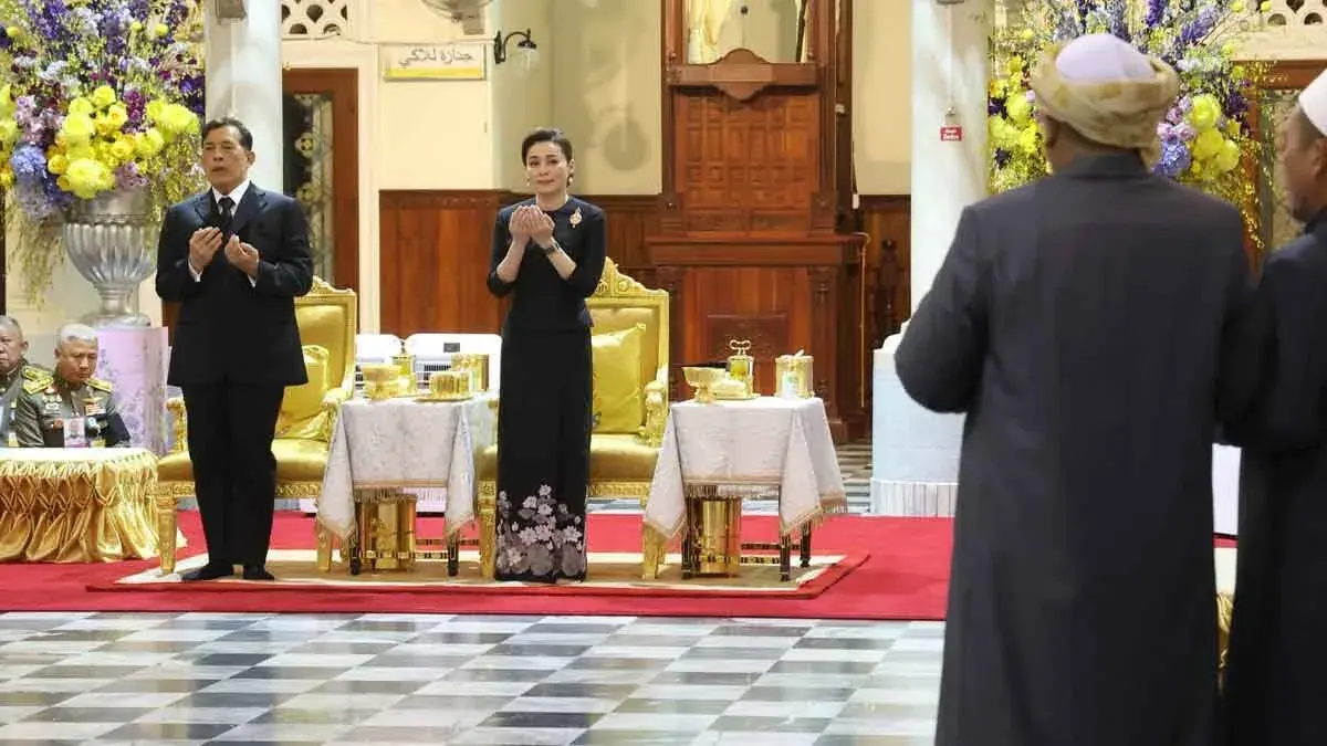 King and Queen Honor Quran Recitation Champions in Pattani