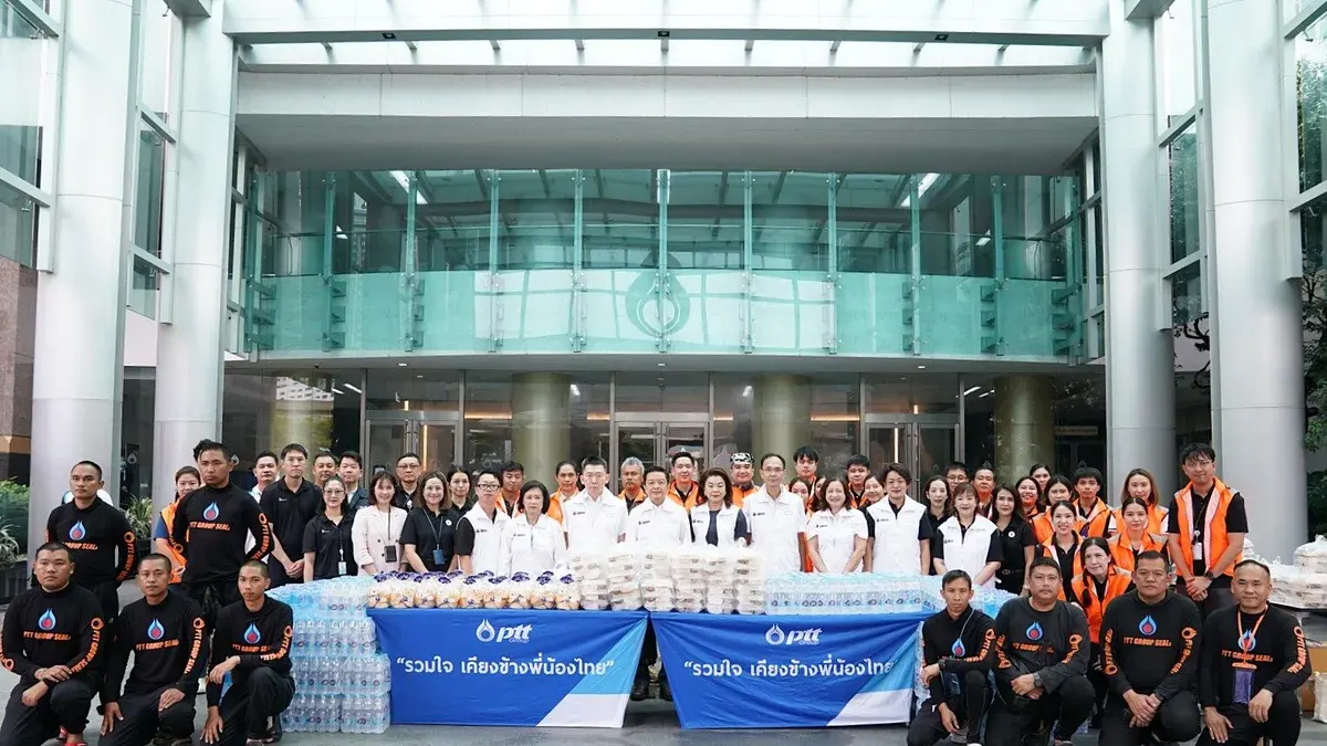 PTT Group Delivers Food and Water to Bangkok Flood Victims