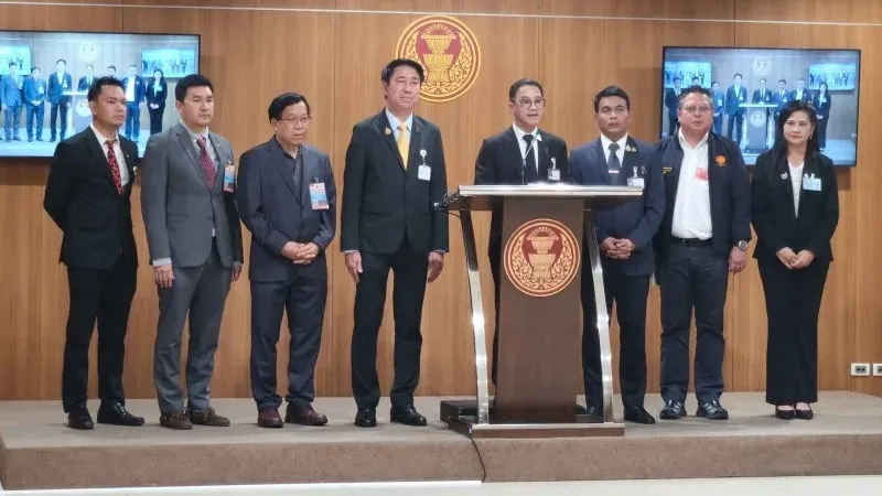 Phuket hotel operators take legal vacuum fight to Parliament