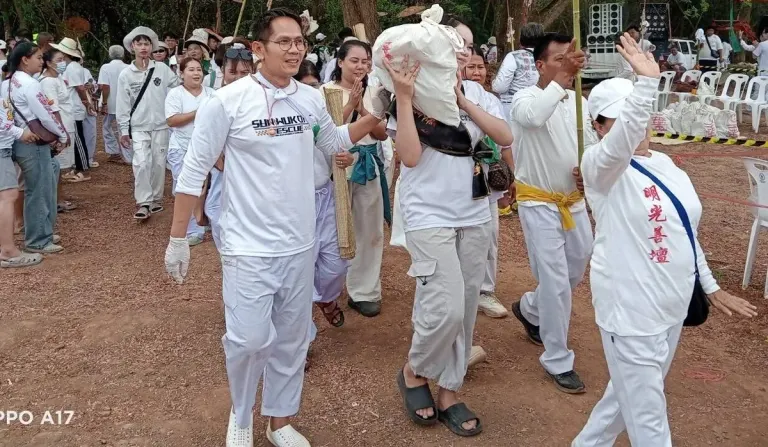 Crowds Flock to Charitable Forest Cleanup Event: 800 Unidentified Remains Exhumed, Multiple Golden Child Statues Discovered