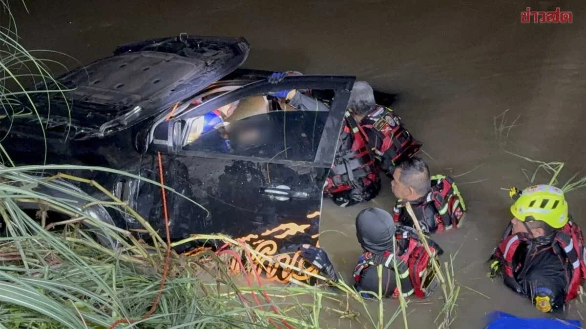 Ford Everest Plunges Into Canal; Two Dead