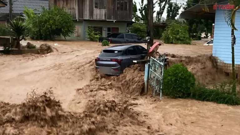 Thailand Distributes 135 Million Baht to Nan Flood Victims