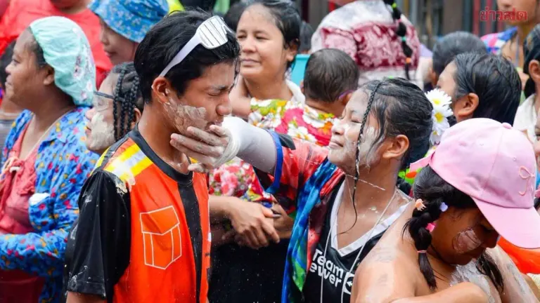 Phra Pradaeng Songkran Festival in Full Swing During Evening Hours; Water Truck Ban Imposed on 13 Major Routes