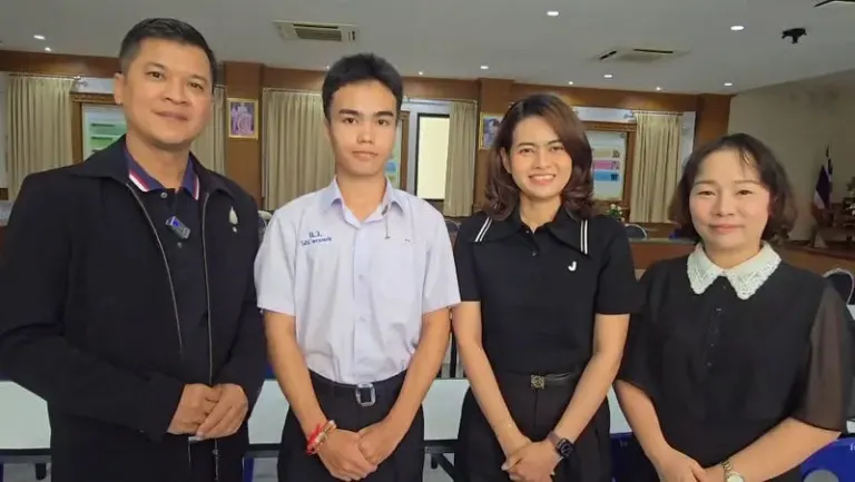Student hailed a hero after saving tourist with CPR