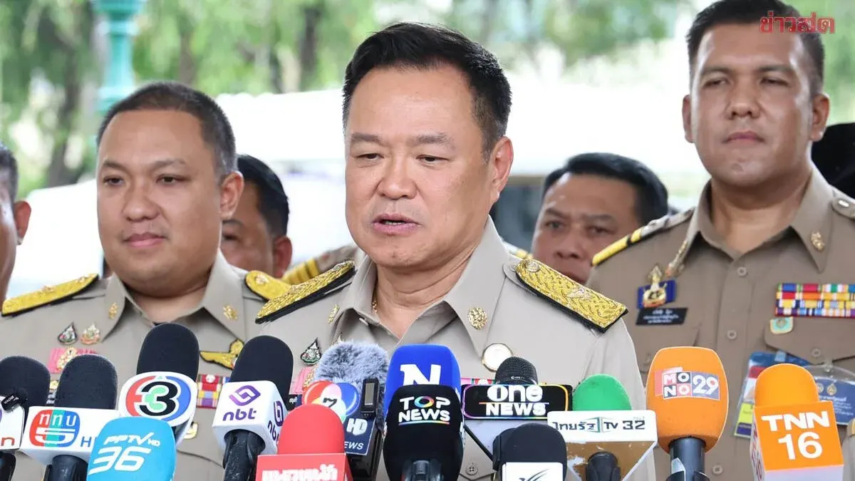 PM Vows to Use Law to Handle Chinese ID Registration Issue, Says No New Parliament Session Needed
