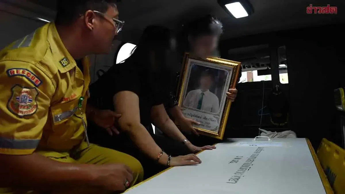 Mother of Khanun Weeps Upon Receiving Her Son's Body in Train-Bus Collision Tragedy, Ending Dreams of Becoming a Programmer