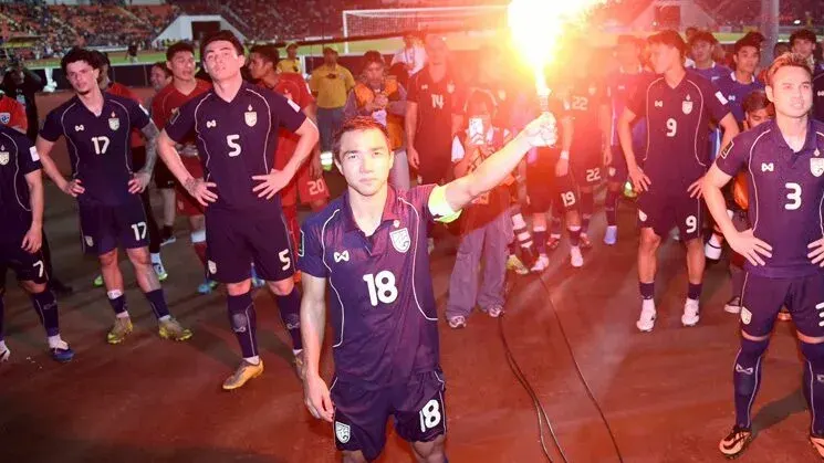 Chanaathip Escapes Punishment for Receiving Flare from Fans – Thai FA Fined Over 720,000 Baht