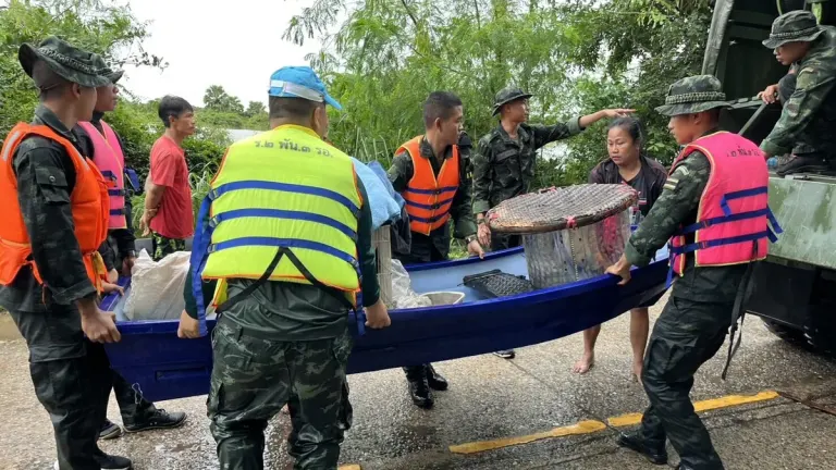 Army Mobilizes Flood Relief Across Prachuap Khiri Khan and Nonthaburi