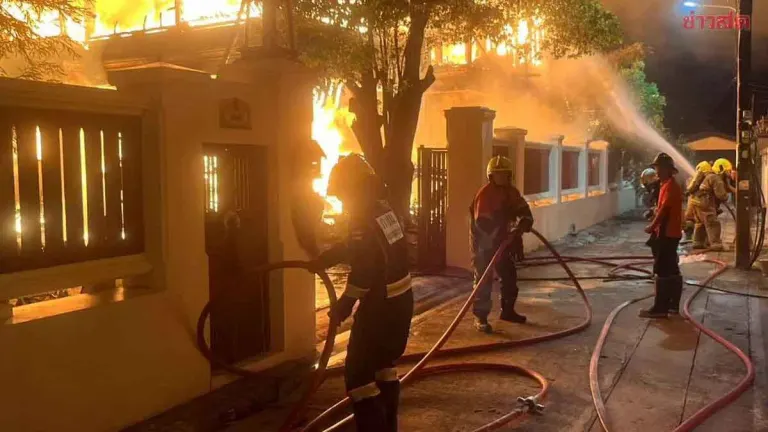 Fire Destroys Thai-Style House in Bangkok, Two Injured