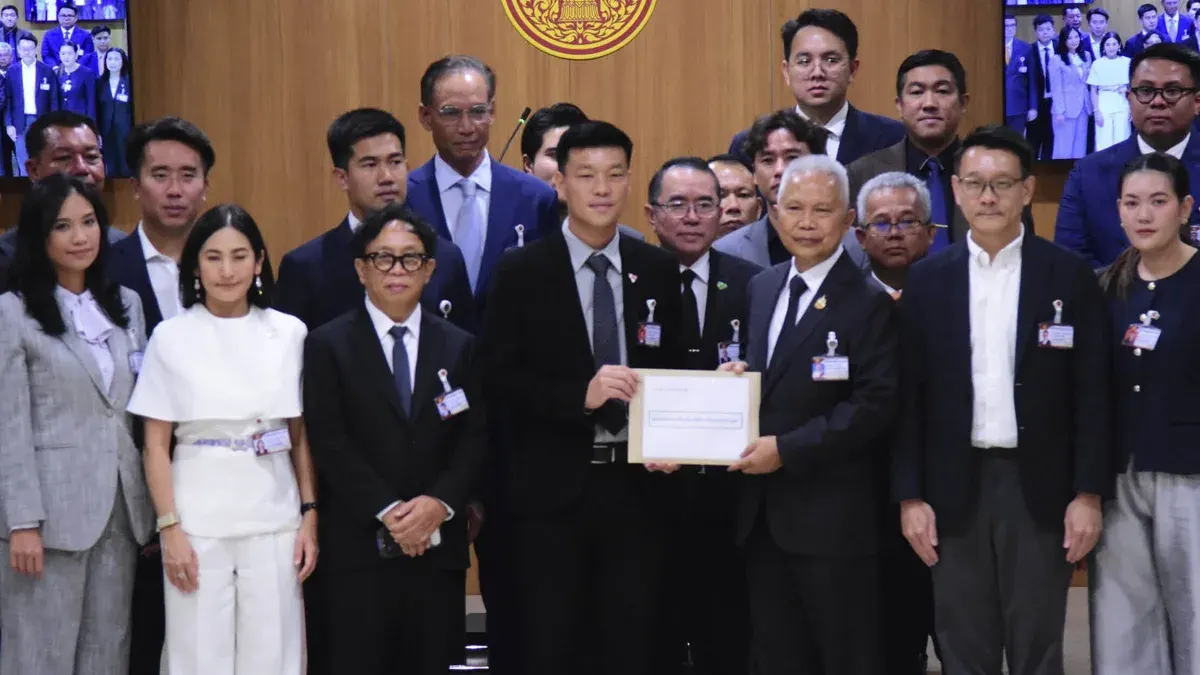Opposition Files No-Confidence Debate Against PM and 18 Ministers