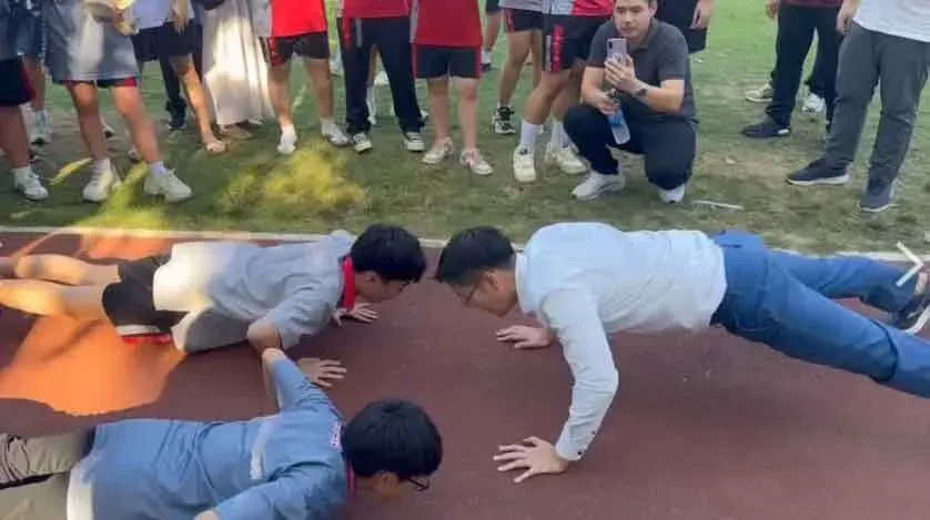Te Phra Ram 7 Visits University, Showcases Push-ups and Unveils 'Bangkok Can Fly' Policy to Send Bangkok Residents to Space