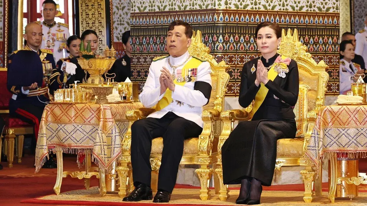 Their Majesties Presided Over the Royal Umbrella Ceremony for the Year 2569 Buddhist Era