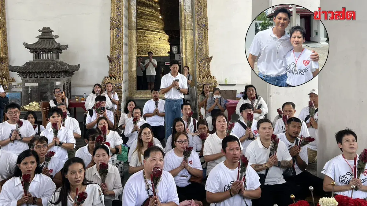 Celebrity Man Karin Guides Fans Through Three Sacred Blessings at Wat Suthat