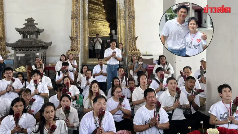 Celebrity Man Karin Guides Fans Through Three Sacred Blessings at Wat Suthat