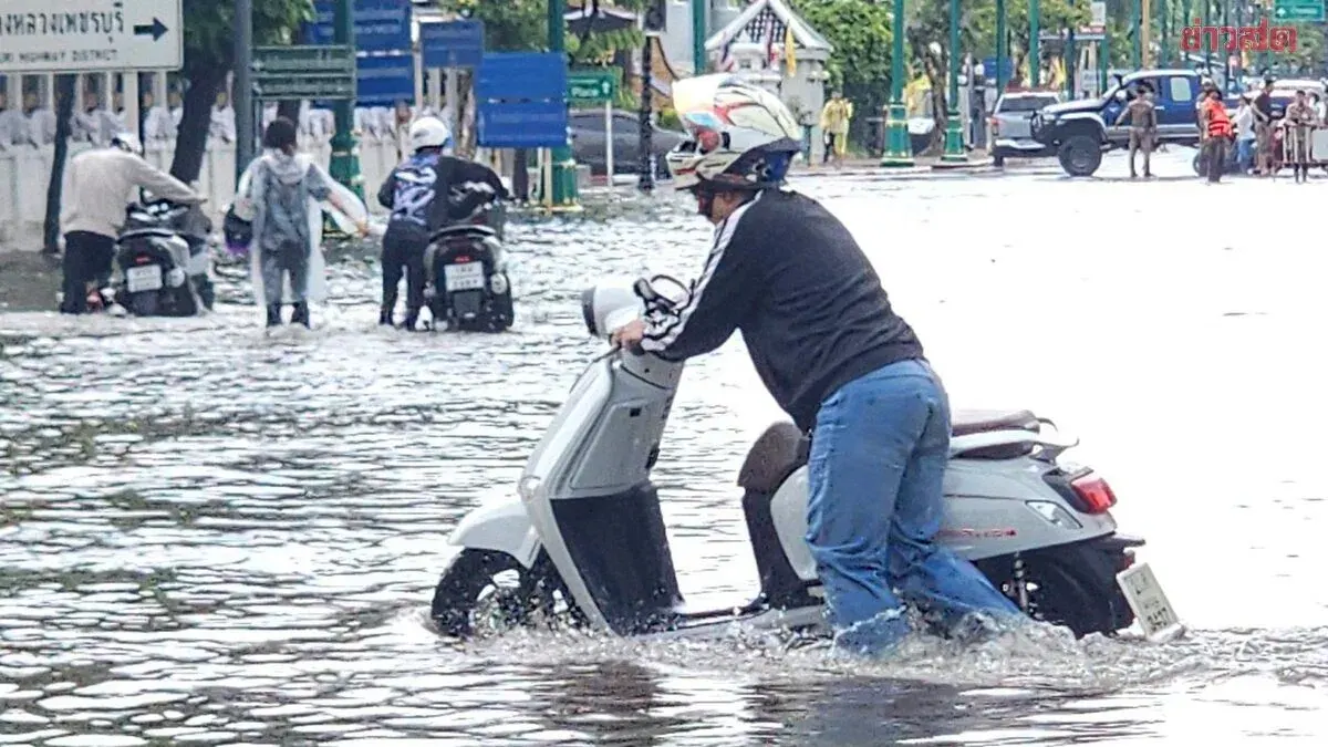 Phetchaburi Flooded After Eight Hours of Heavy Rain