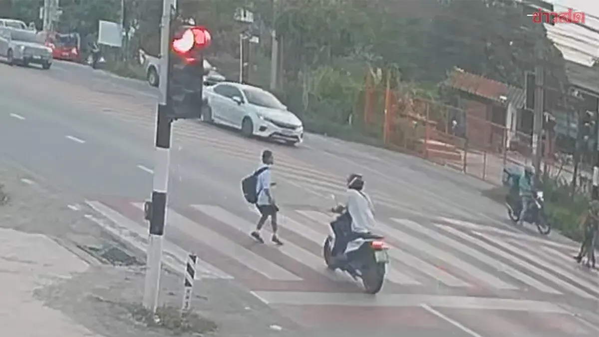 Speeding Motorcycle Runs Red Light, Hits Student Crossing Zebra Crossing