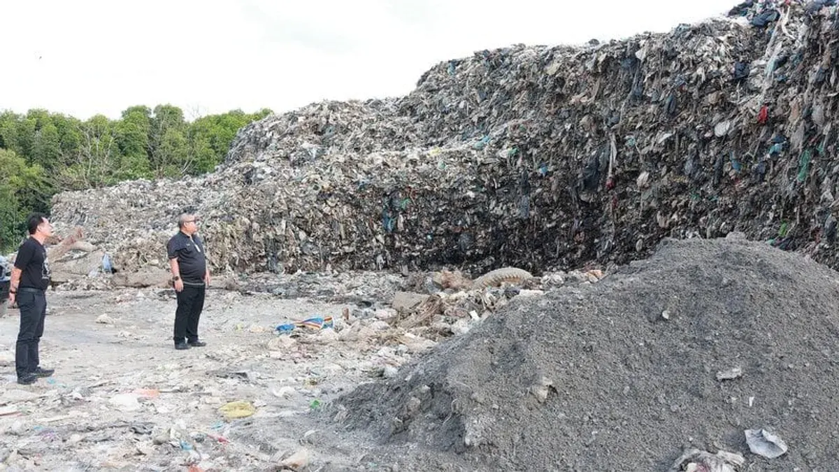Phuket Trains 64 Officials in Waste Management