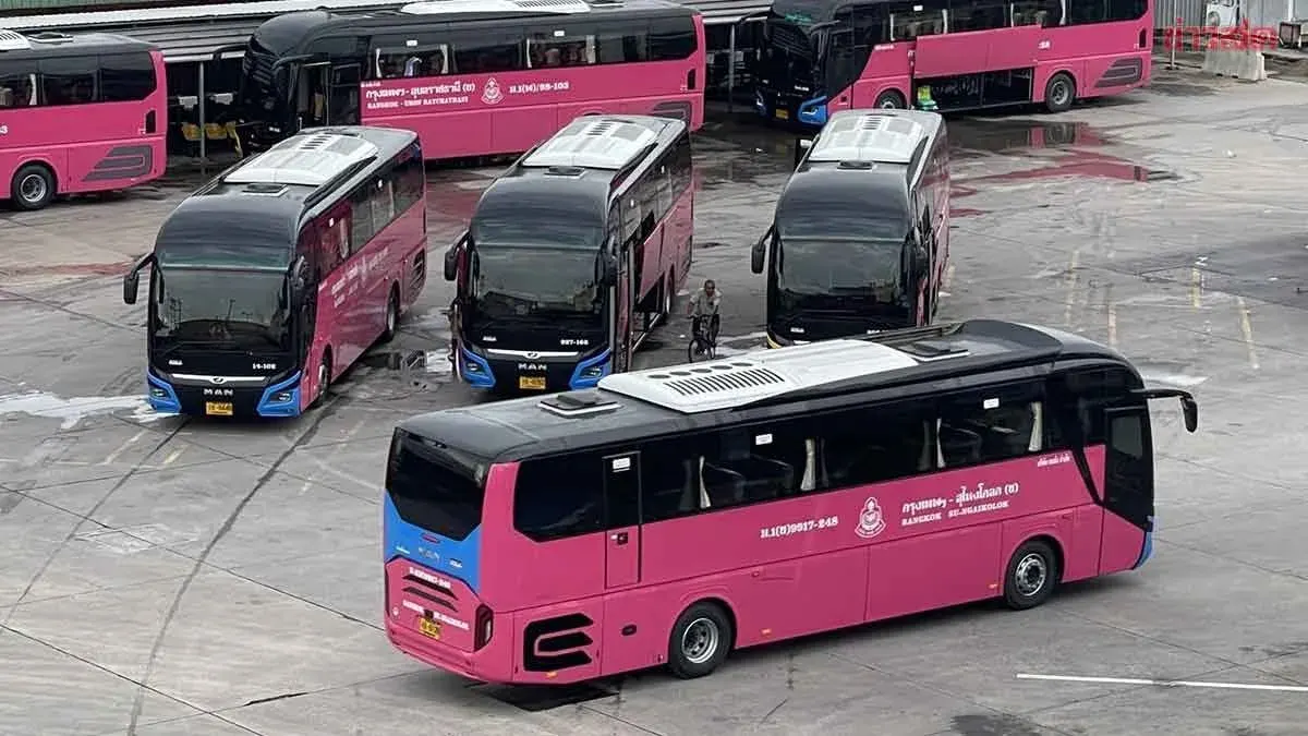 Bangkok Bus Services Operating Normally as Flooding Monitored