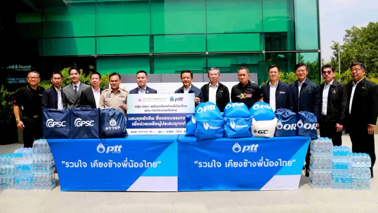 IRPC and PTT Deliver Fuel, Water Aid to Flood Victims