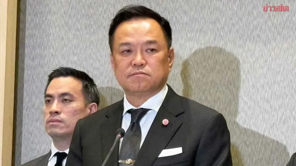 PM Stays Out of Fray as Former Interior Ministry Officials Plan Lawsuit Against Permanent Secretary
