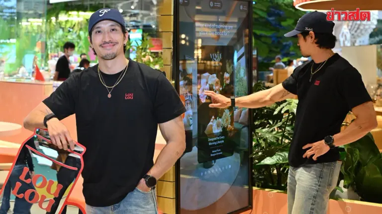 Actor Faye Opens Eco Café at Siam Paragon