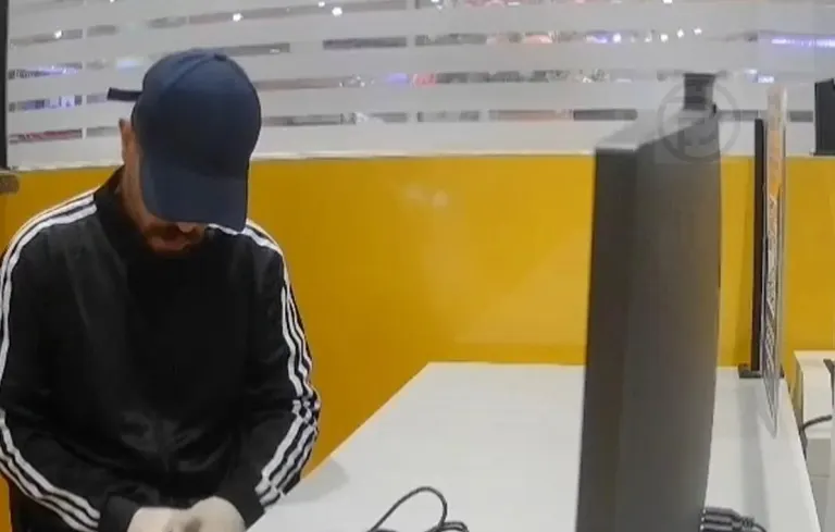 Thief Robs Phuket Mall, Flees With 600,000 Baht