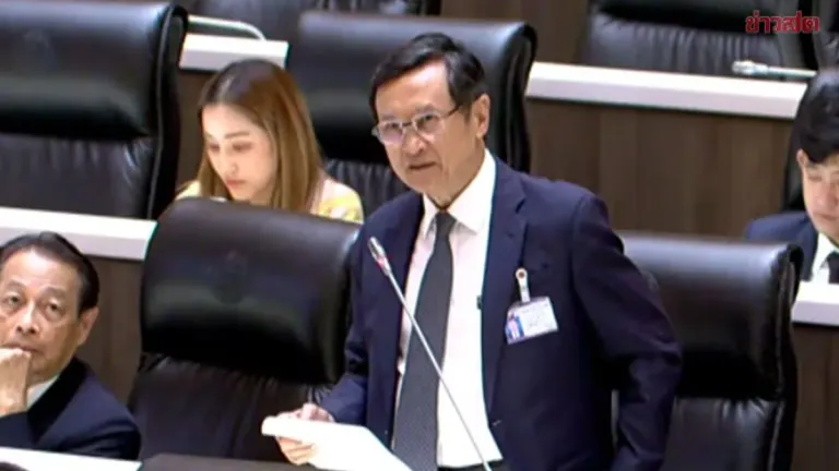 Jatuporn Urges Government to Sincerely Pursue Constitution Reform, Points to Root of Crisis