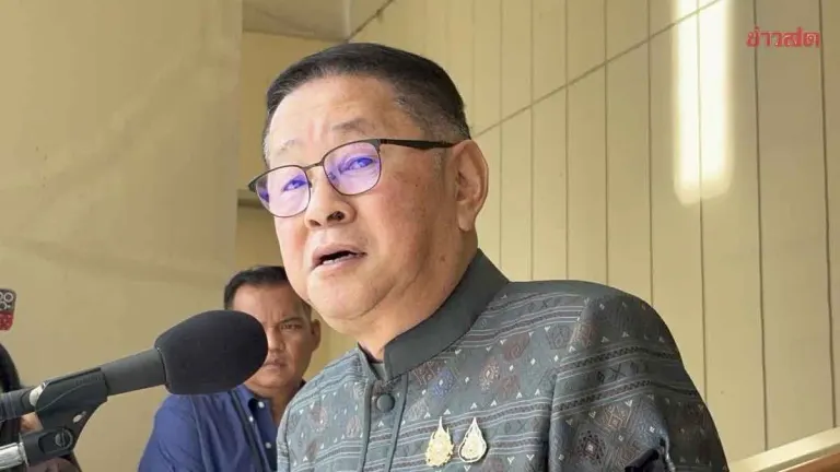 Education Minister Prasert Concerned About Children's Heavy Social Media Use, Attention Span Issues; Declares Urgent Priority with Two-Track Solution