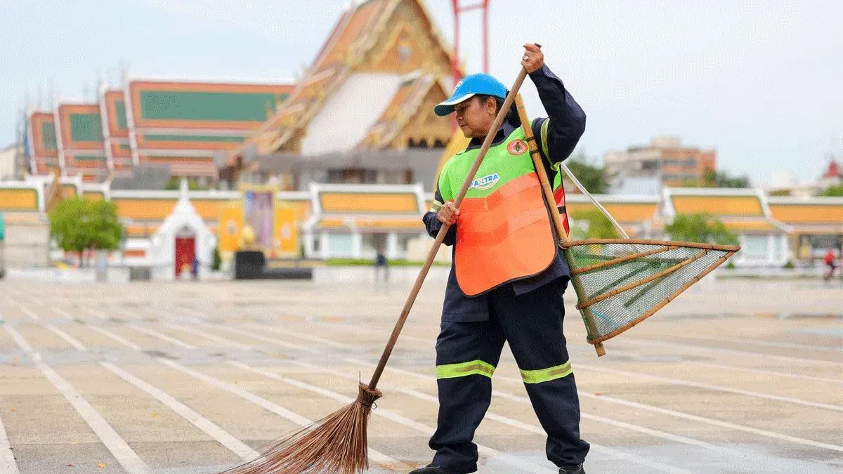 CP Xtra Donates Recycled Safety Vests to Bangkok Cleanup Crews