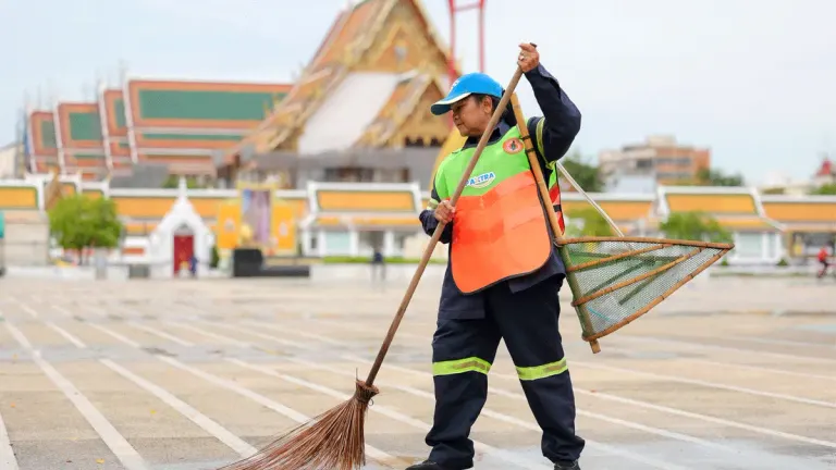 CP Xtra Donates Recycled Safety Vests to Bangkok Cleanup Crews
