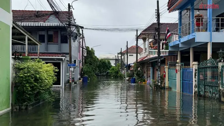 Bangkok Warns Residents of Rising Water Levels in Two Districts