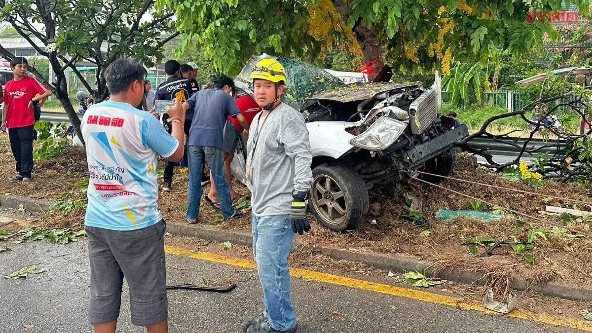 Pickup truck loses control in heavy rain, crashes into tree; husband and wife killed, 5-year-old daughter survives and asks rescuers if her parents are dead
