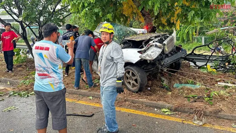 Pickup truck loses control in heavy rain, crashes into tree; husband and wife killed, 5-year-old daughter survives and asks rescuers if her parents are dead