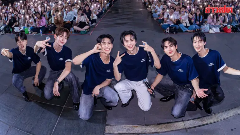 CentralWorld Packed as Mr Fanboy Cast Greets Fans