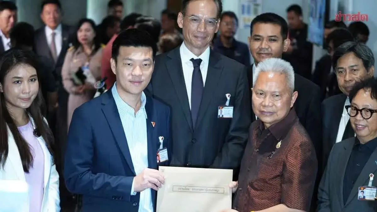 Opposition Parties File Petition with Constitutional Court to Rule on 400 Billion Baht Emergency Decree