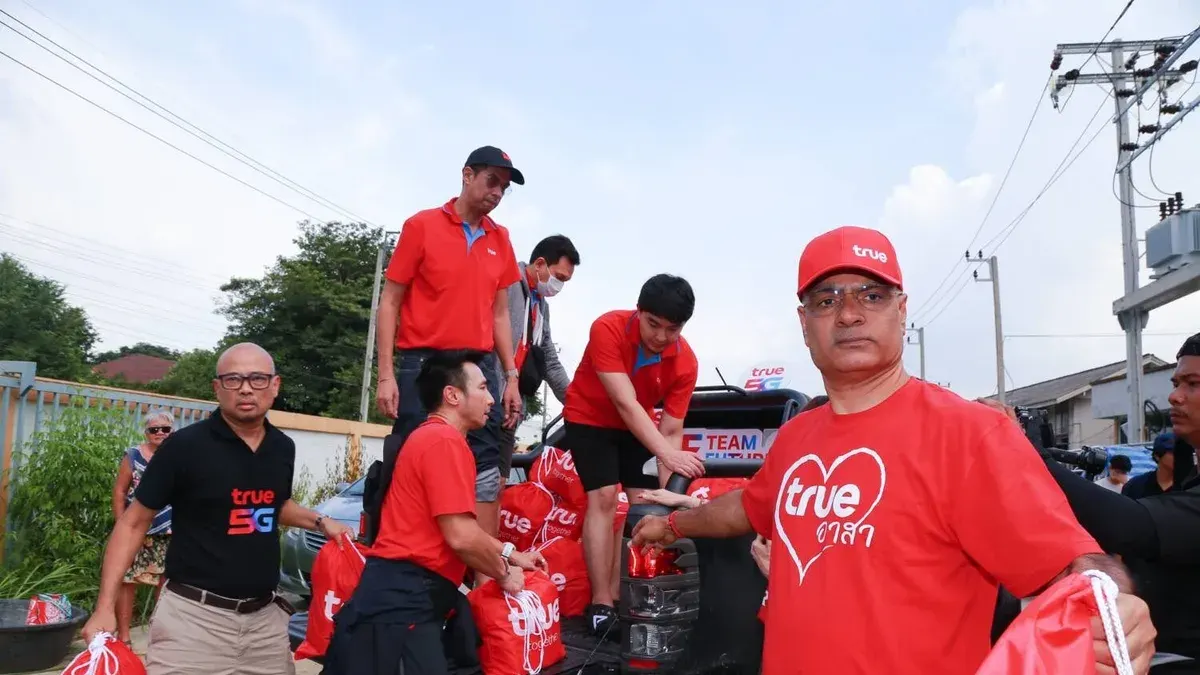 True Corp Helps Bangkok Flood Victims with Supplies and Network