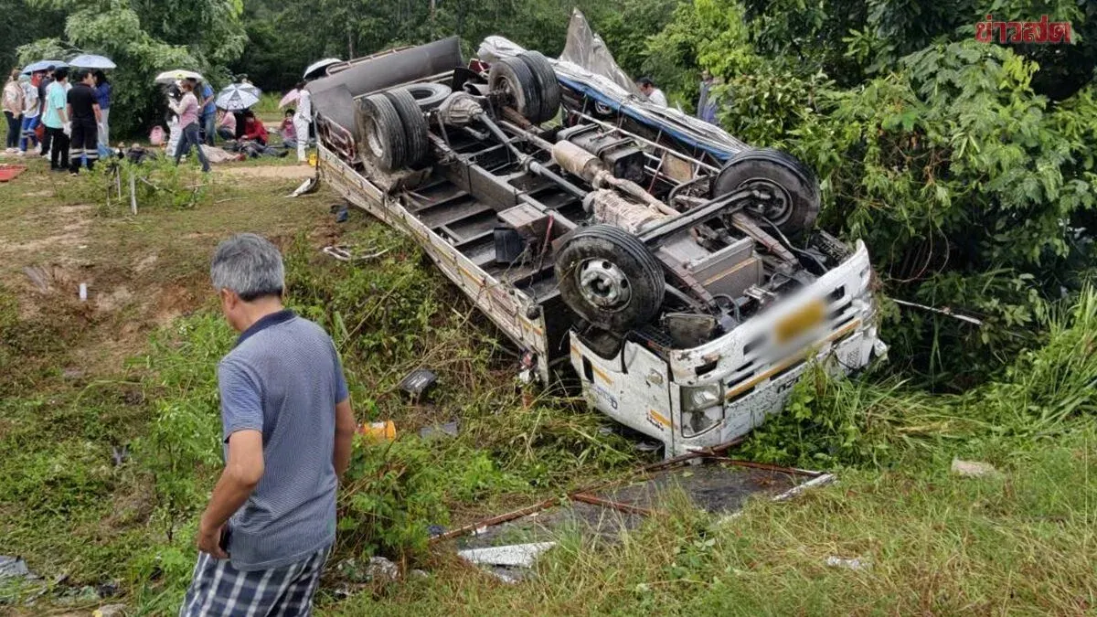 Six-Wheel Truck Flips on Pattaya Road, 11 Injured