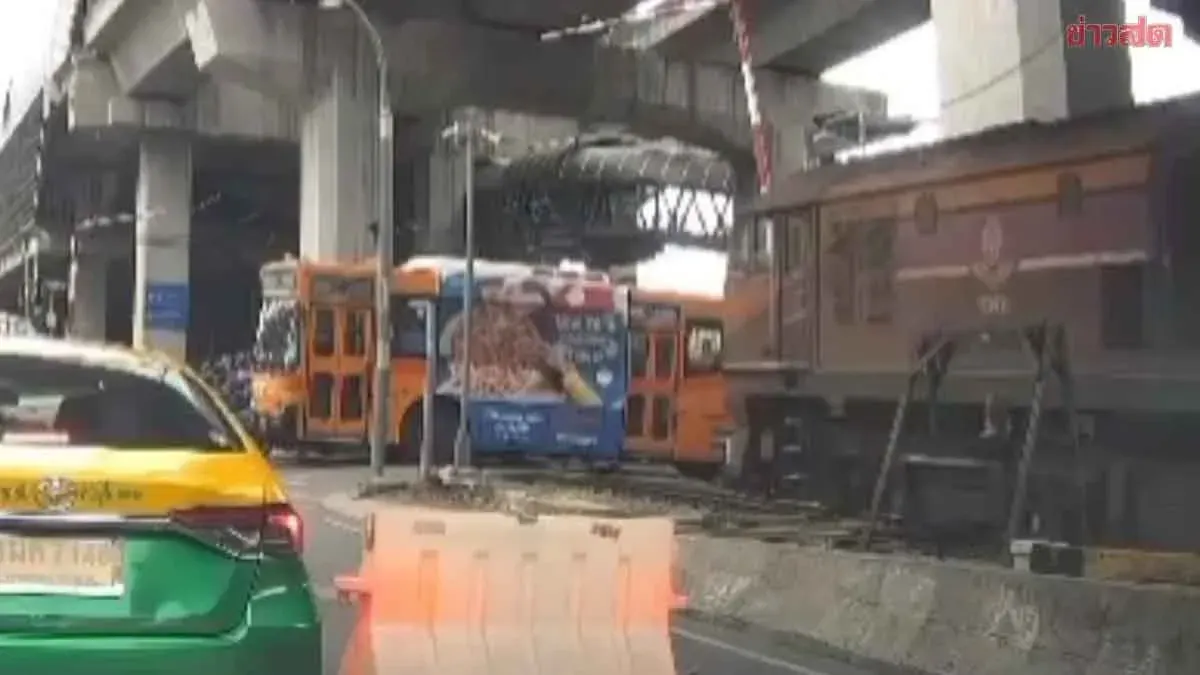 New footage reveals moments before tragedy: bus stalled on railroad tracks as crossing barriers fail to lower