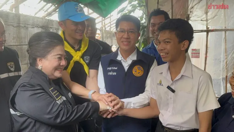 District Chief Helps Struggling Honor Student Pursue University Dreams