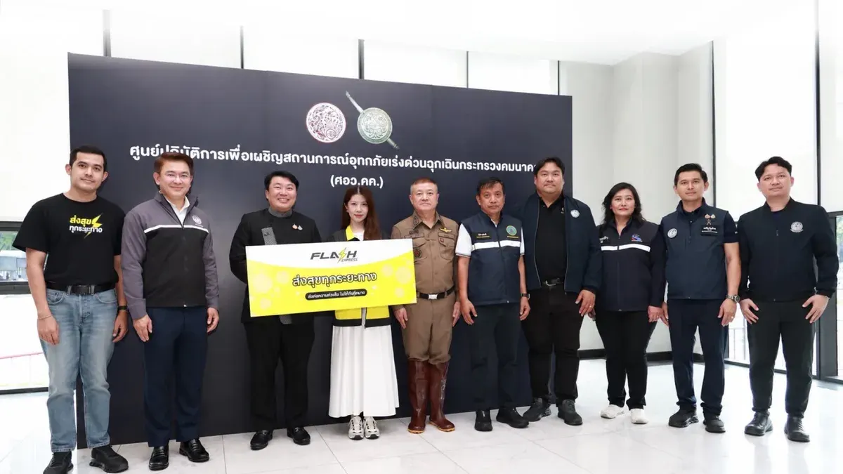 Flash Express Supports Bangkok Flood Relief With Six Tow Trucks