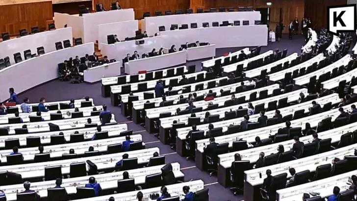 Thai lawmakers delay debate on 400 billion baht emergency loan