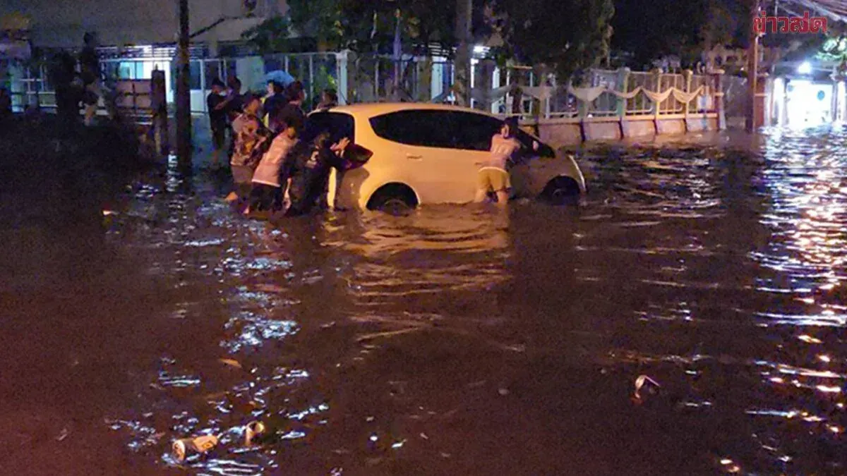 Heavy Rain Floods Buriram City Streets, Residents Face 9 Floods Yearly