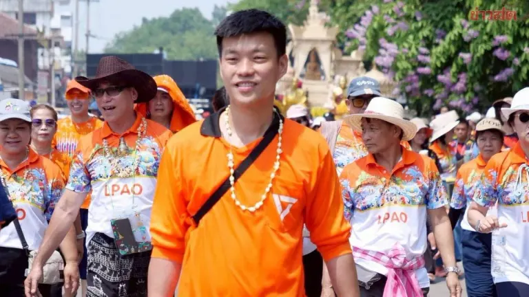 'Thaeng' Unfazed by Poll Drop as 'Abhisit' Surges, Insists 'Pheu Thai' Works as a Team, Not Dependent on Individuals