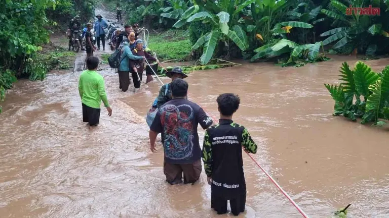 Heavy downpour traps 12 villagers foraging for mushrooms on mountain; rescue team saves all as flash floods block descent