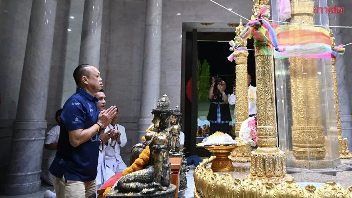 Buriram United Chief Defends Shorts Attire at Spirit Shrine
