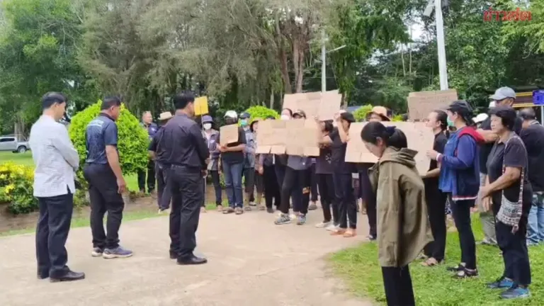 Community Demands Teacher's Removal Over Workplace Tensions