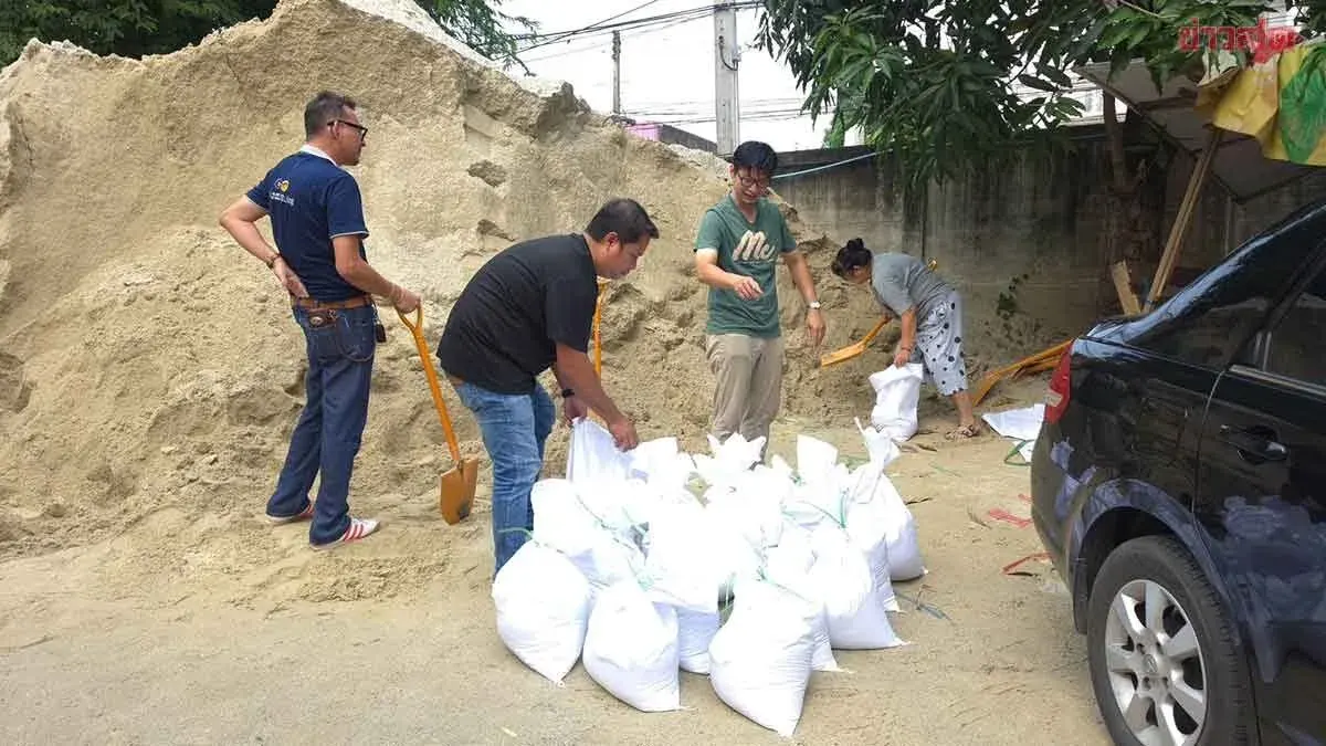 Hat Yai Distributes Free Sandbags as Southern Storm Warned
