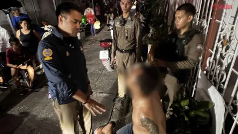 Motorbike Taxi Drivers Clash Over Passengers in Ratchaprarob, Attack Each Other with Hammers