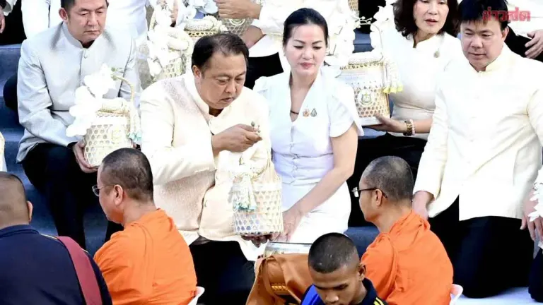 Natural Resources Minister Leads Boat Alms Ceremony Promotional Campaign
