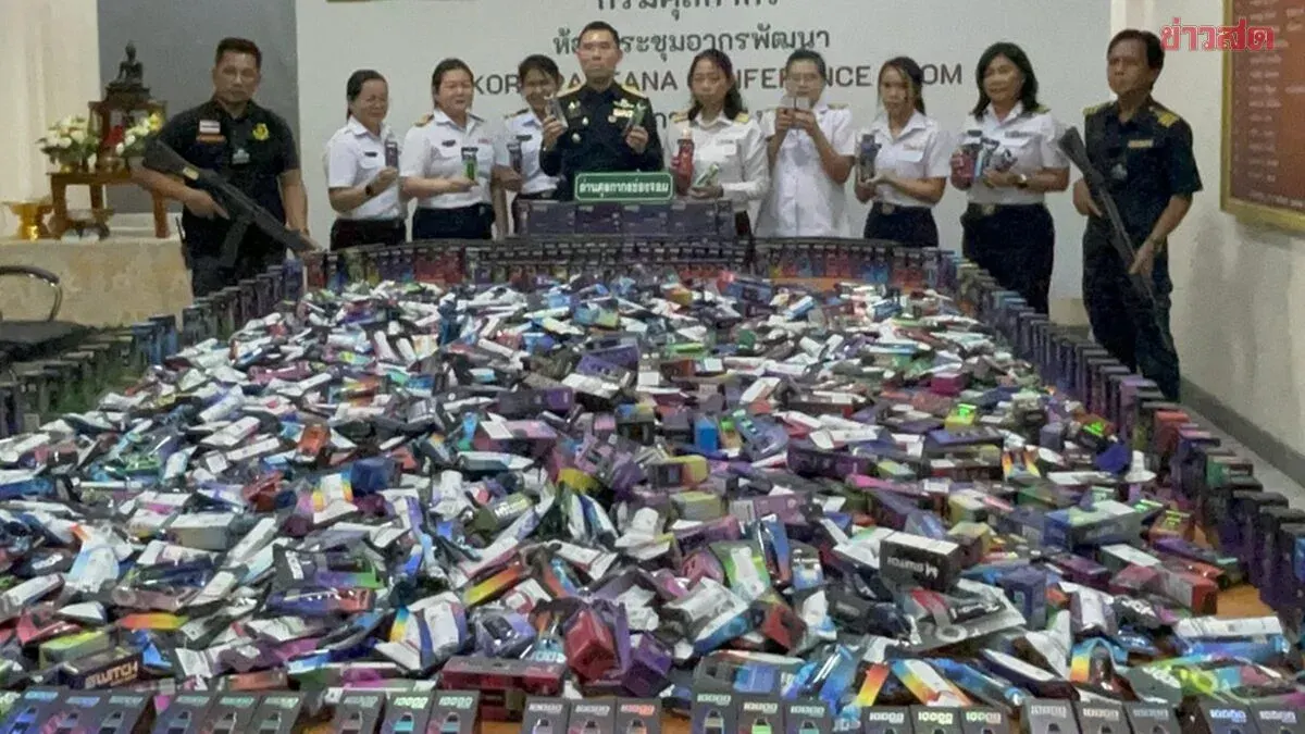 Chom Chong Customs Seizes 33,000 Illegal Cigarettes and E-Cigarettes Worth 30 Million Baht